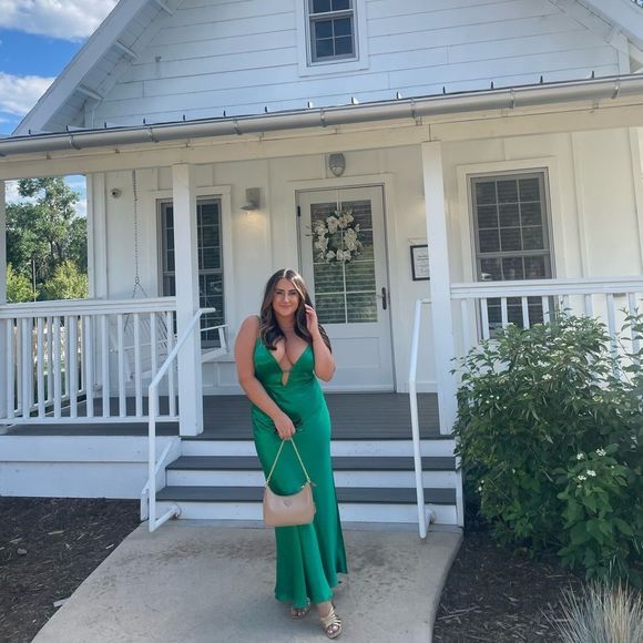 Bardot Dresses & Skirts - Green maxi formal dress